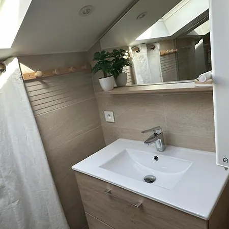 Spacious Bright And Well-decorated Apartmán
